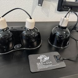 A double and a single heat lamp with two 60 W bulbs  