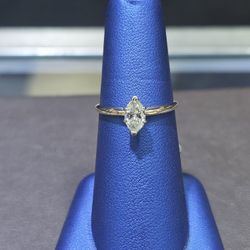 14kt YG Diamond Ring. (C-5) SIZE 7.5 ASK FOR RYAN.