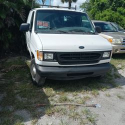 2000. Ford E250