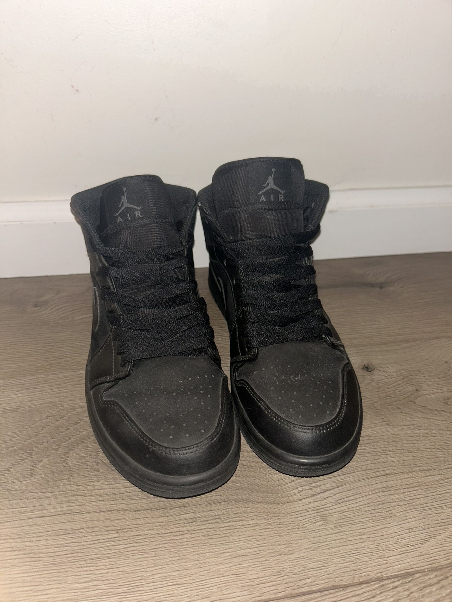 Black Jordan 1s Size 8