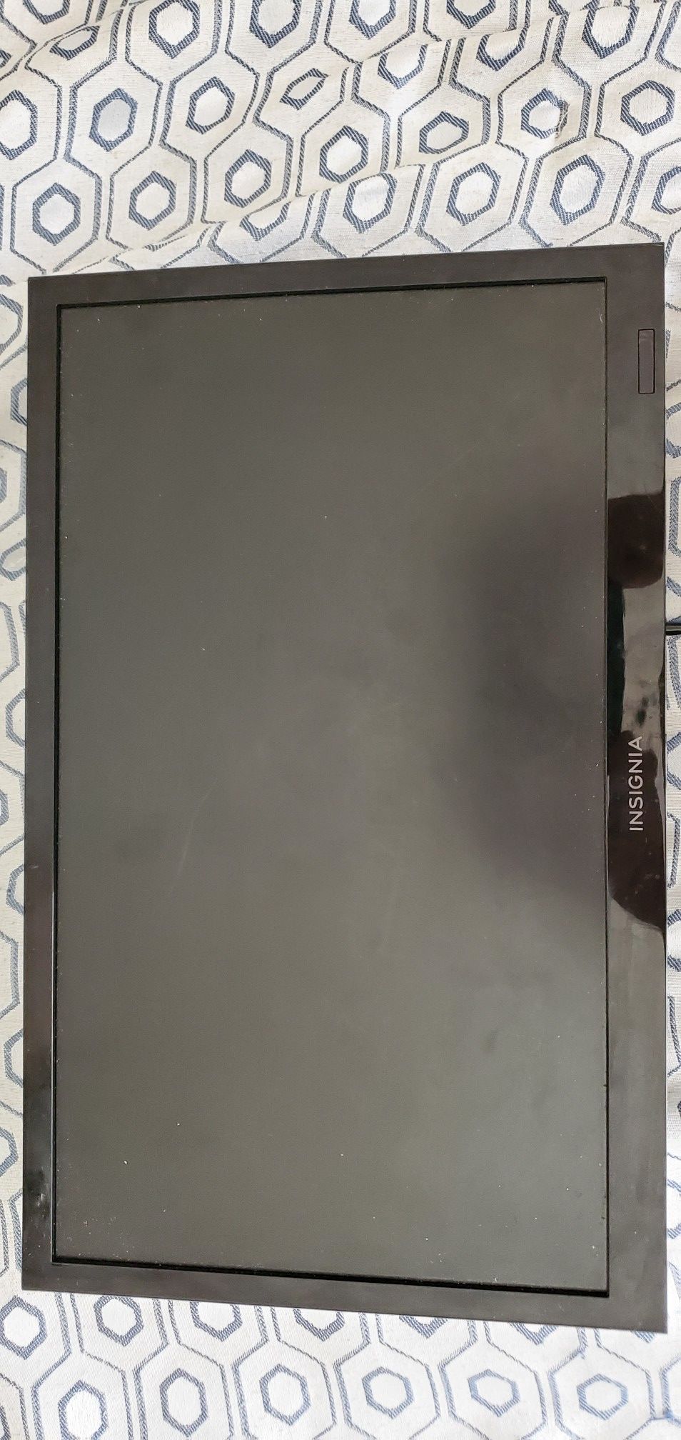 Insignia 19 LED HD TV