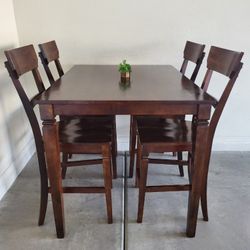 Table & 4 Chairs - Great Condition 