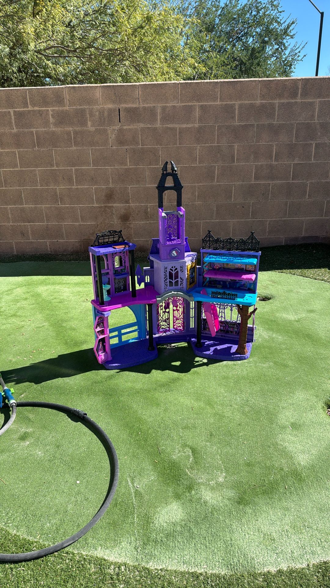 FREE Monster High Dollhouse Need Gone Asap 67 And Happy Valley