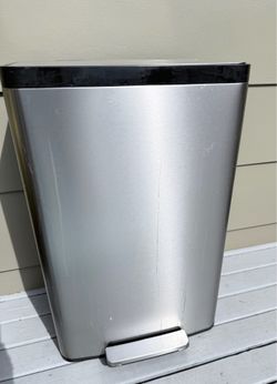 Kohler trash can 47L  -used