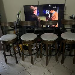 4 Bar Stools 