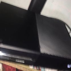 Xbox One With Controller And Skyrim 