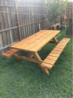 Picnic table