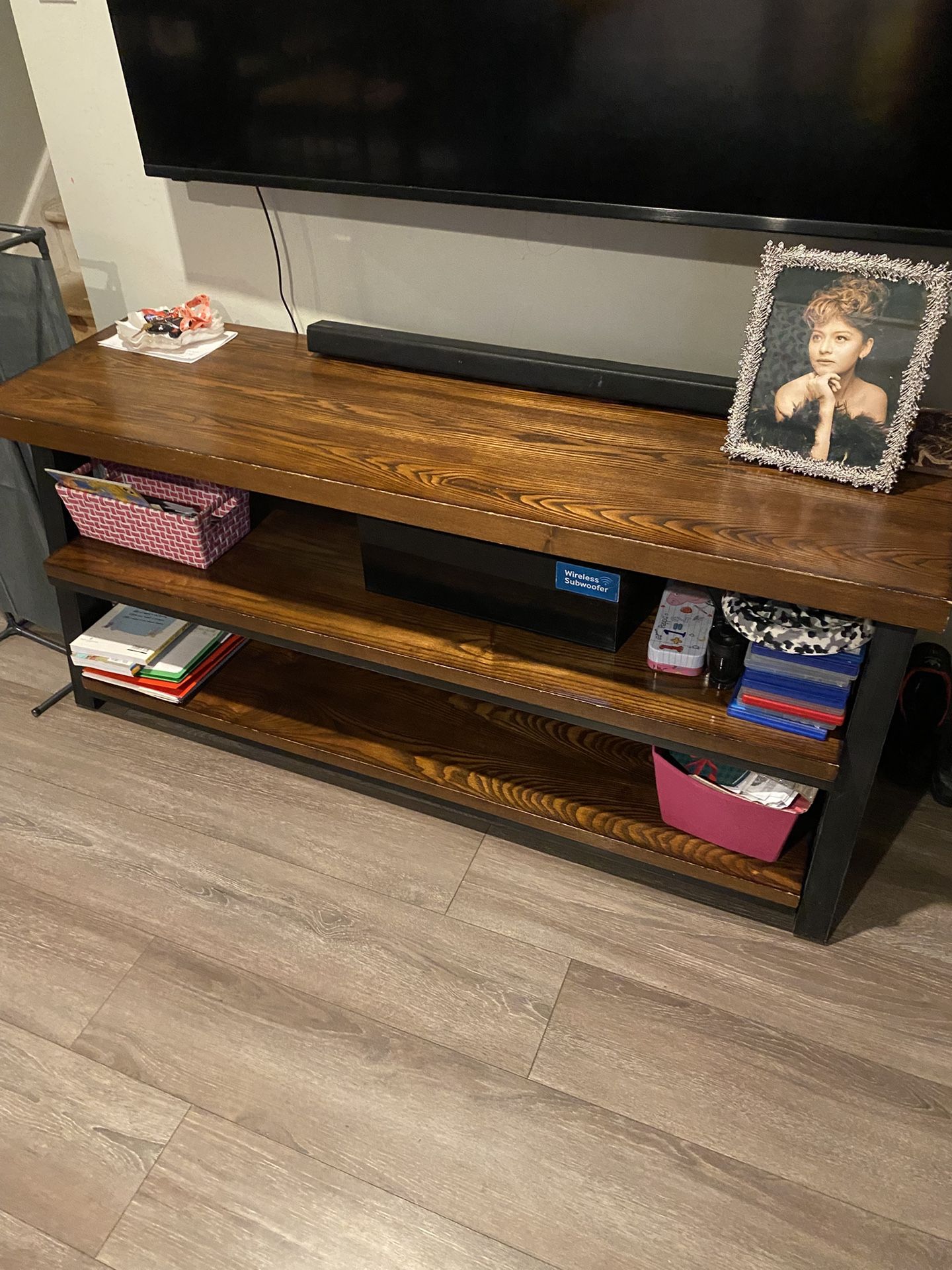 Tv Stand /Mueble Good Condition