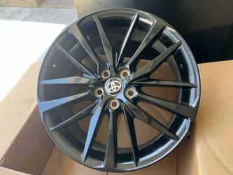 Single Toyota Camry rim 19” oem ( one 1 wheel only )( Solamente Un Un 1 Rin )