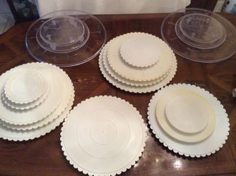 Different sizes cakes’ plate (Wilton) Different prices