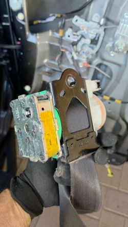Seatbelt assembly for Toyota FJ cruiser