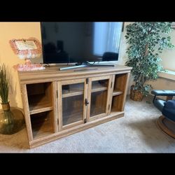Sander TV Stand