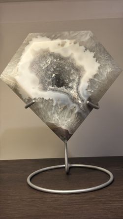 Druzy agate + quartz with crystal cave Diamond