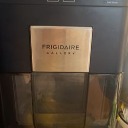 Fridgedaire Ice Maker 