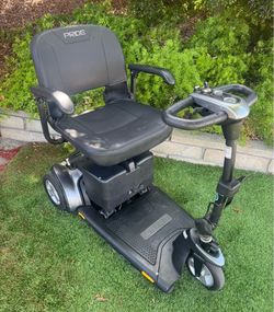Pride Go Go® Ultra Mobility Scooter  •300 lbs. weight capacity