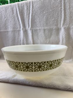 Pyrex Mixing Bowl-Verde Pattern Model 404