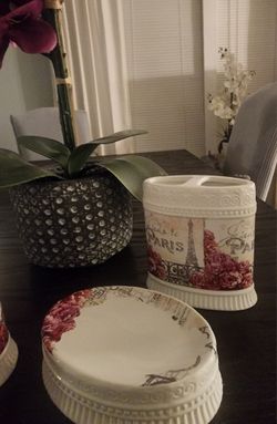 Bathroom Set With Orchid