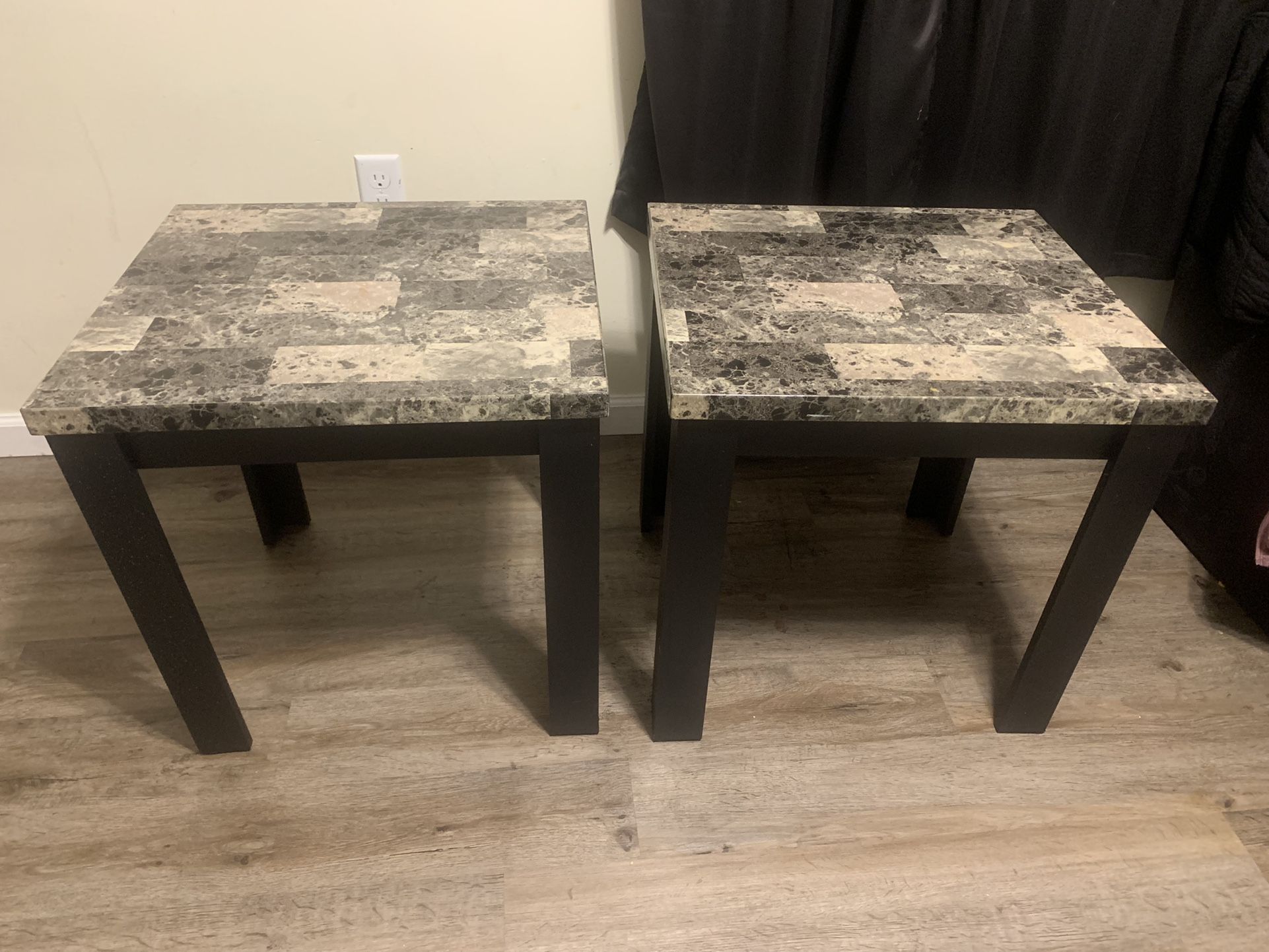 2 Living Room End Tables