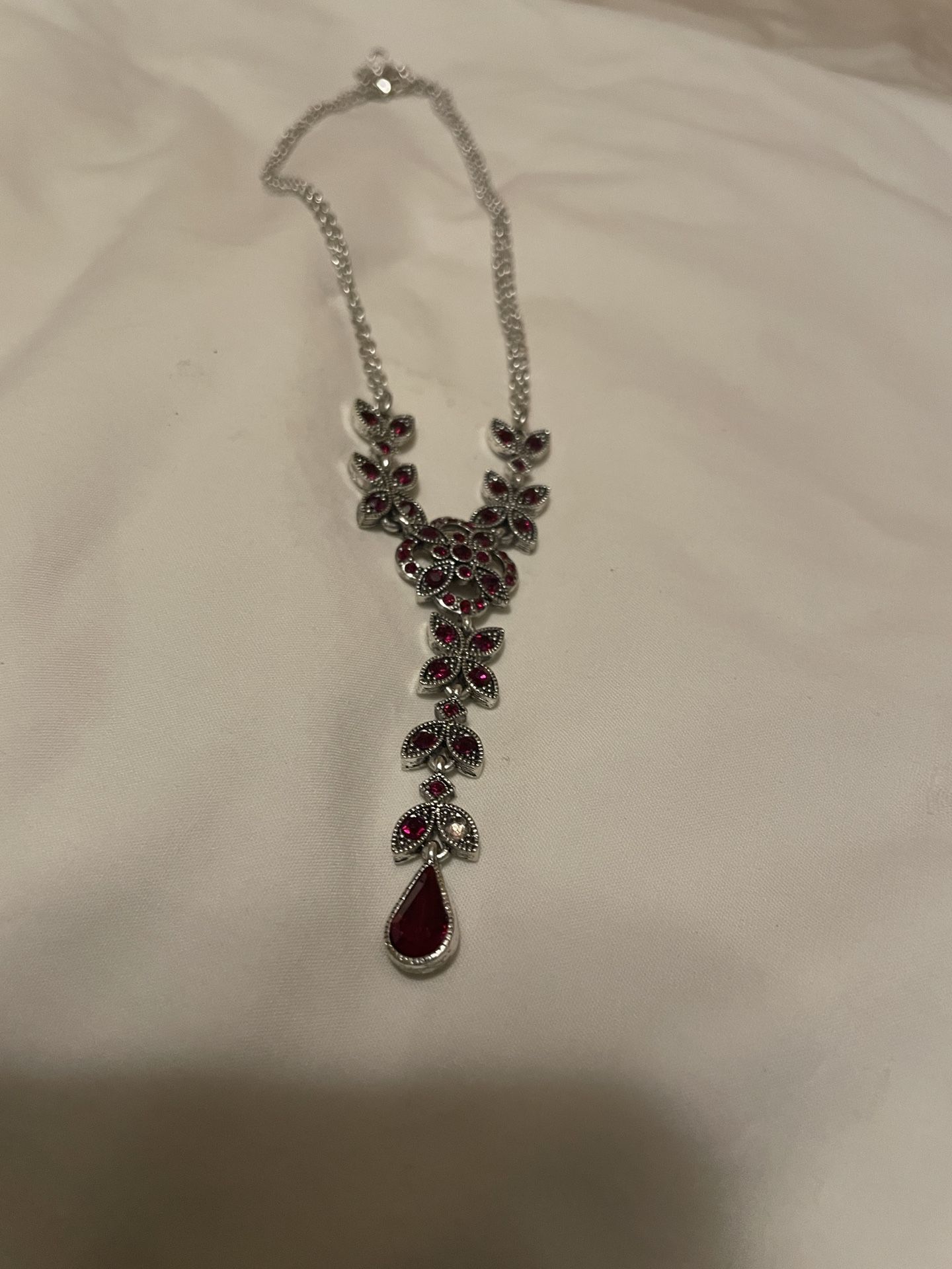 Napier Vintage Edwardian Silver-tone FIligree Choker Bib Collar Y Necklace with Red Faceted Crystals