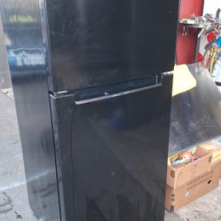 STUDIO SIZE REFRIGERATOR (24"WIDE)DELIVERED 