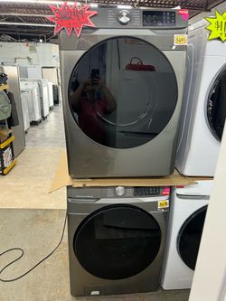 Samsung Set Washer 4.5 cu ft and dryer 7 cu ft in color platinum