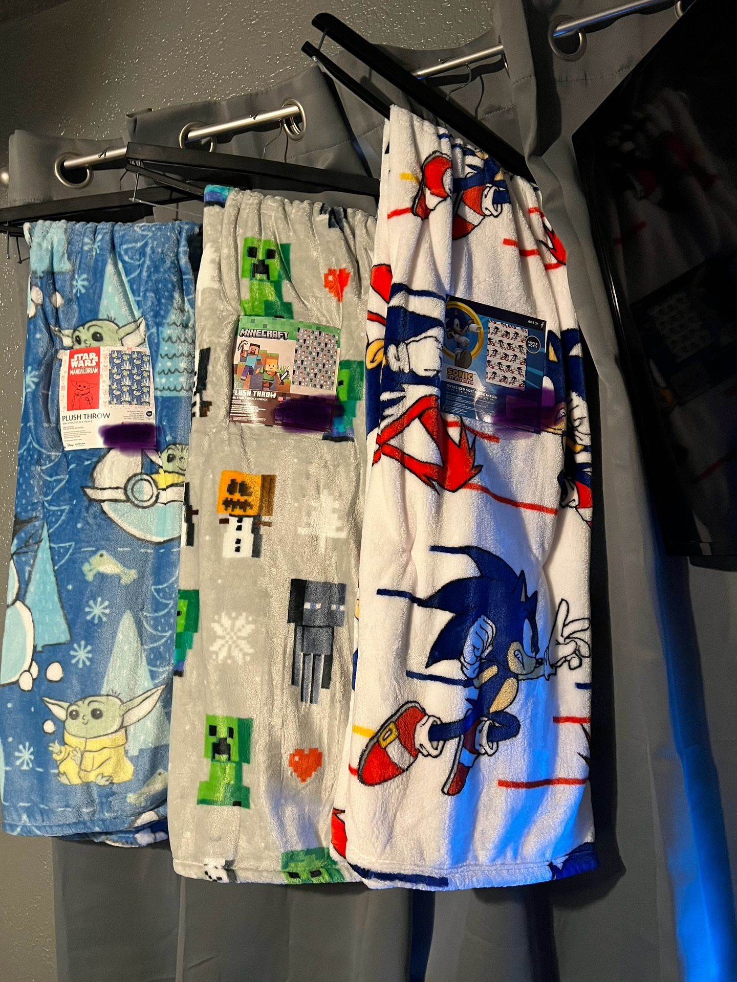 Sonic BabyYoda Minecraft Throw