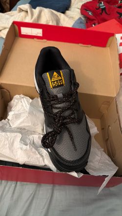 New balance, steel toe sneakers, size 7 1/2 men’s