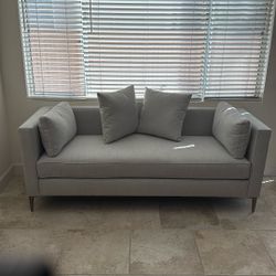 Brand new Stunning Love seat Sofa