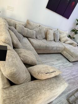 Extreme Comfort Sectional C-style Couch