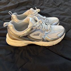Avias Silver/Gold Athletic Shoes Women’s 11