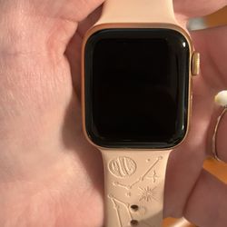 40mm Apple Watches SE