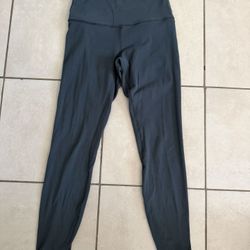 Lululemon Leggings (Size 6) — Great Condition