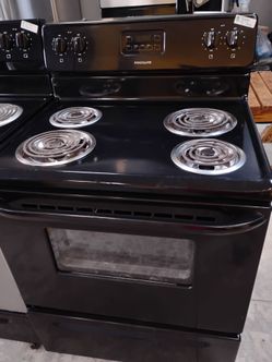 Black Frigidaire electric regular coils stove with warranty Delivery fee depends on address 🛣️🏠🚛