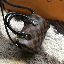 L V Brown Chain Crossbody Bag for Sale in Los Angeles, CA - OfferUp