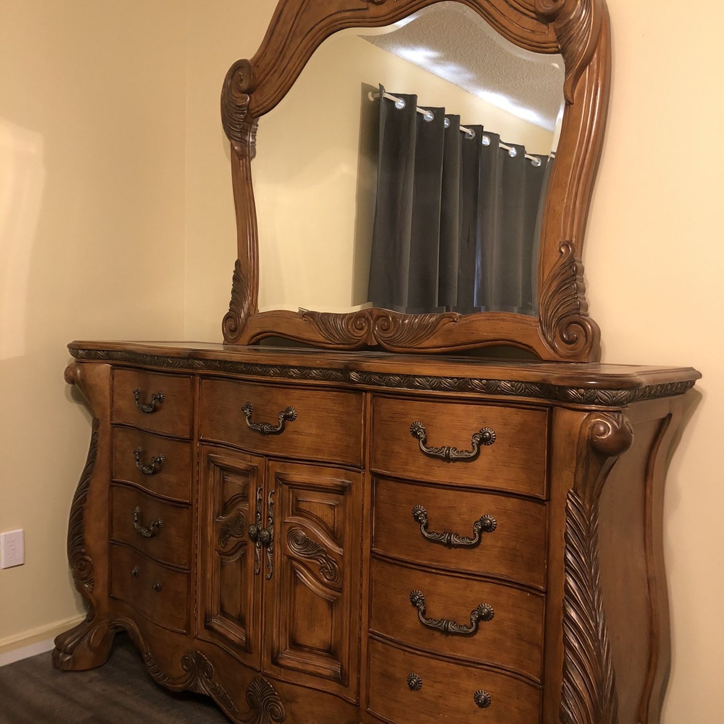 Haverty Solid Wooden Dresser With Mirror