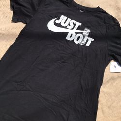 New NIKE T-Shirt 