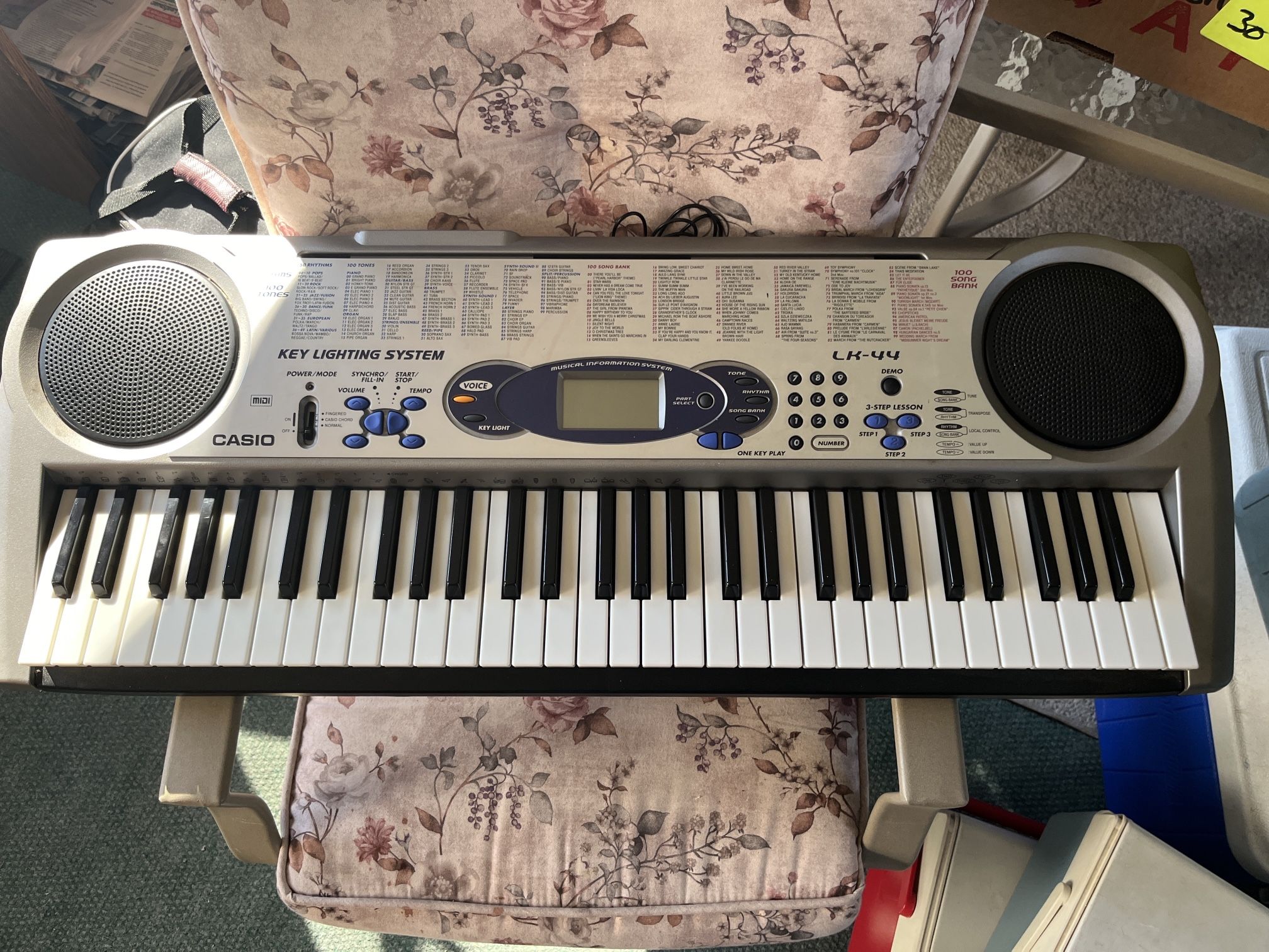 Keyboard with auto-play
