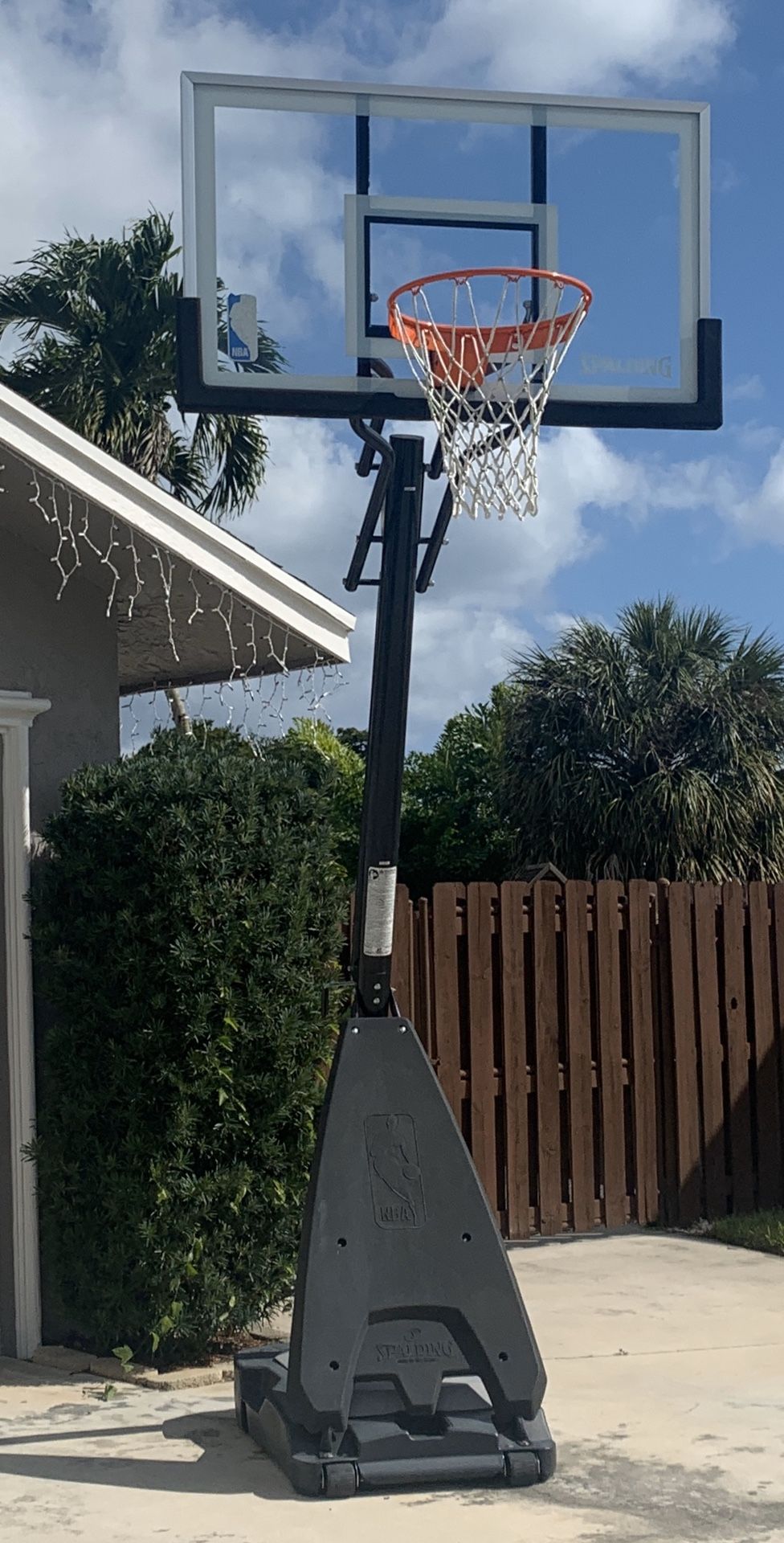 Spalding 60” portable glass basketball hoop