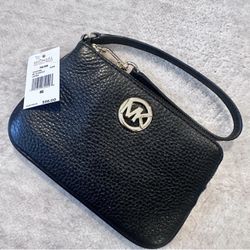MICHAEL KORS “Fulton” Wristlet 