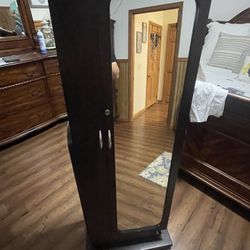 Jewelry Box With Jewelry 