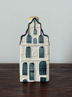 KLM Bols Amsterdam Delft Blue Miniature House #22 35ml Collectible. SEALED