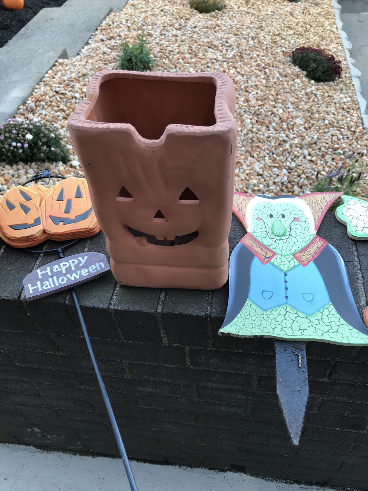 Outdoor Halloween decorations
