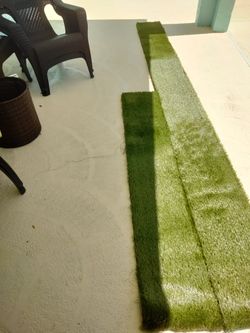Artificial Turf With Spikes And Pins
