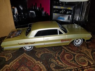 Lindberg Homie Hopperz '63 Impala 1:18 RC Lowrider Car