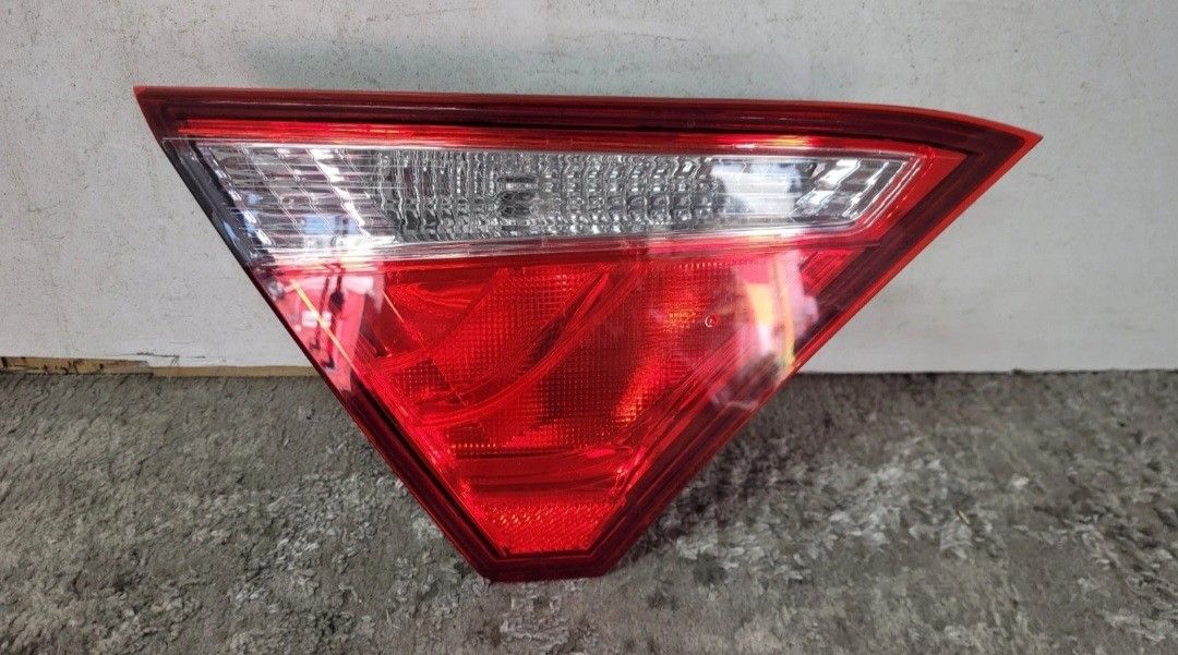 2015 2016 2017 TOYOTA CAMRY LEFT DRIVER SIDE INNER TAIL LIGHT OEM