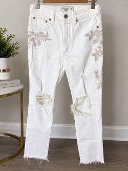 Abercrombie & Fitch Embroidered Distressed Jeans Size  26