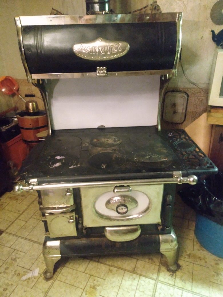 VINTAGE WOOD BURNING STOVE