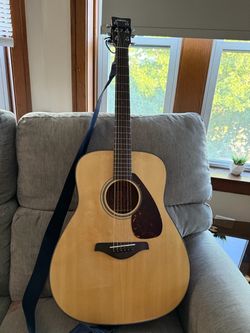 Yamaha FG700S Acoustic Guitar + Hard Case