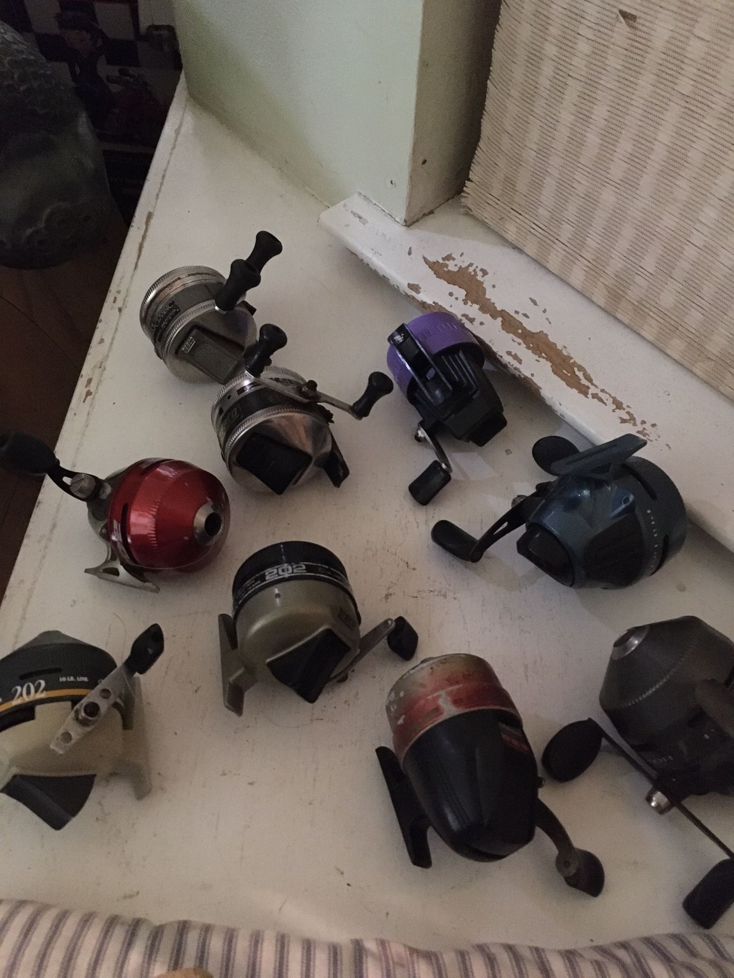 9 fishing reels spinning reels in picture Zebco, Shakespeare and one free kids reel