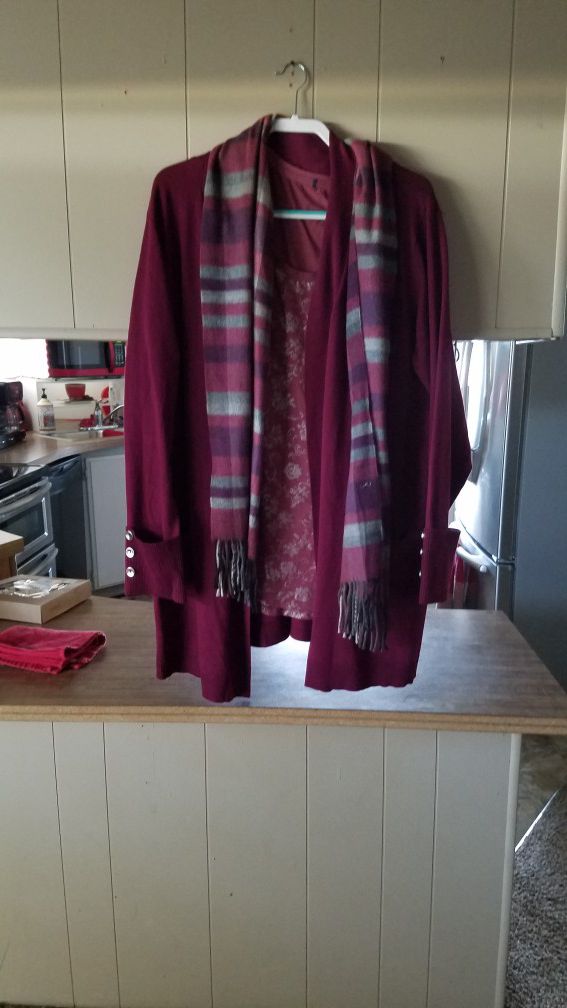 plus size 2 piece top and cardigan. W scarf